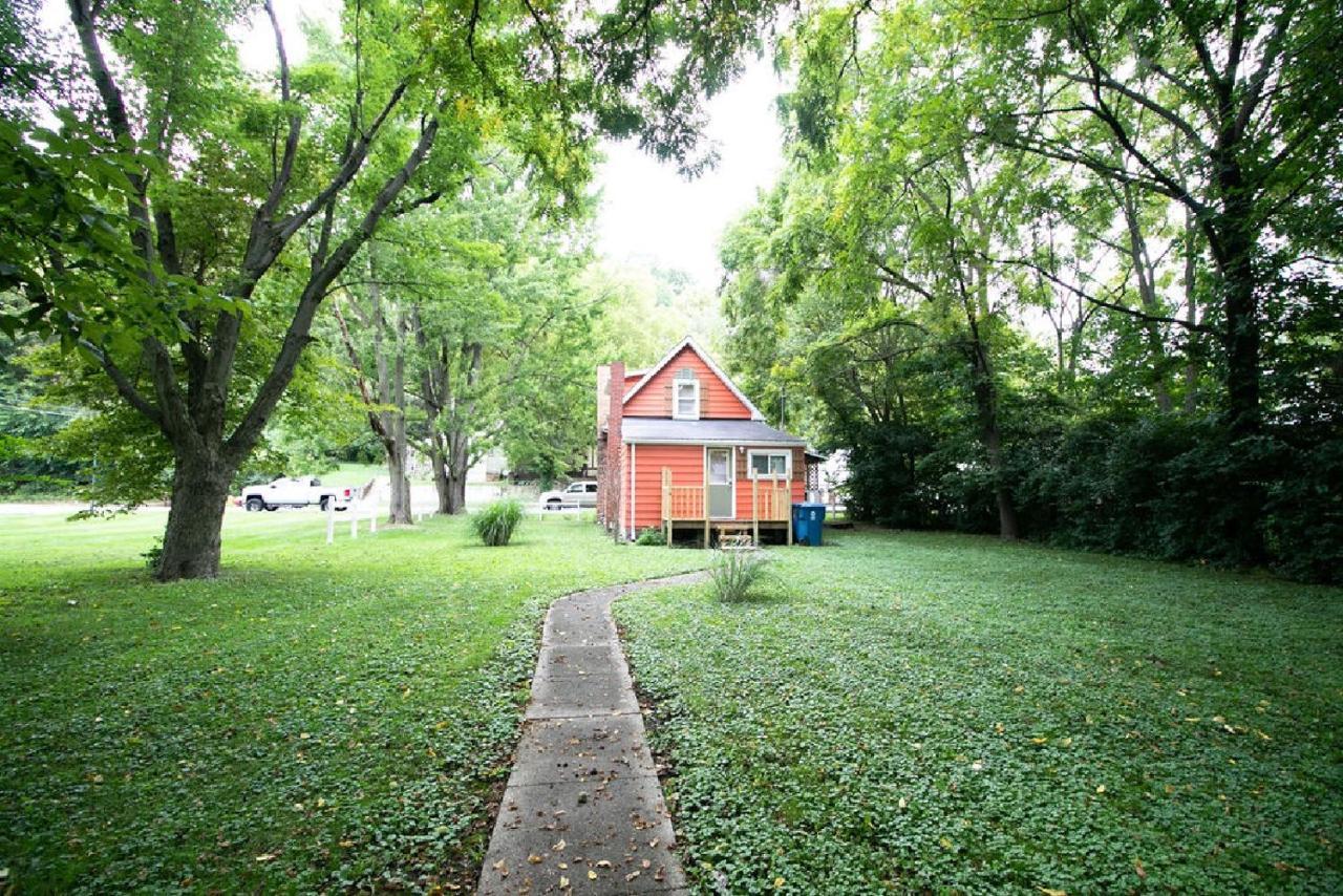 Downtown 2 Bedroom Cottage, Sleeps 6, Walking Distance To Honeywell, Downtown Restaurants, Shopping Wabash Exterior photo