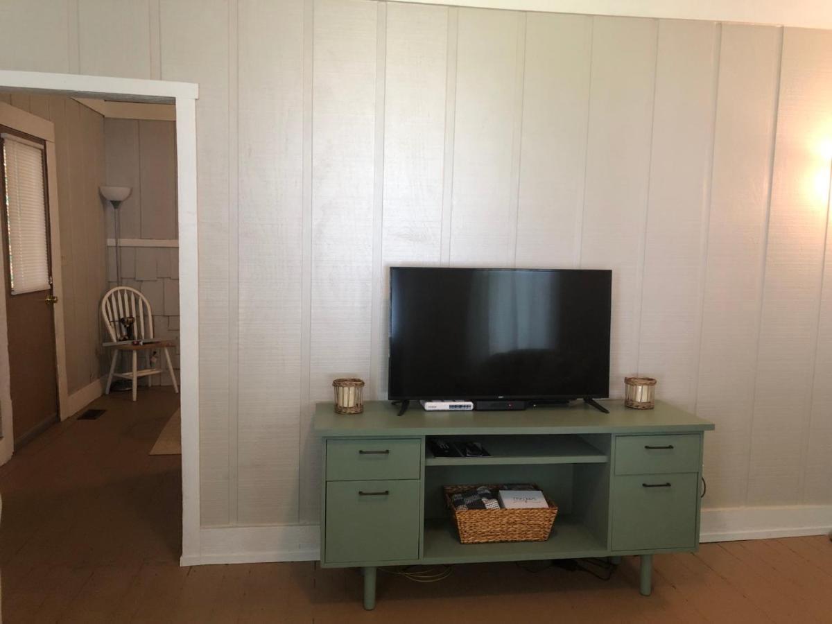 Downtown 2 Bedroom Cottage, Sleeps 6, Walking Distance To Honeywell, Downtown Restaurants, Shopping Wabash Exterior photo
