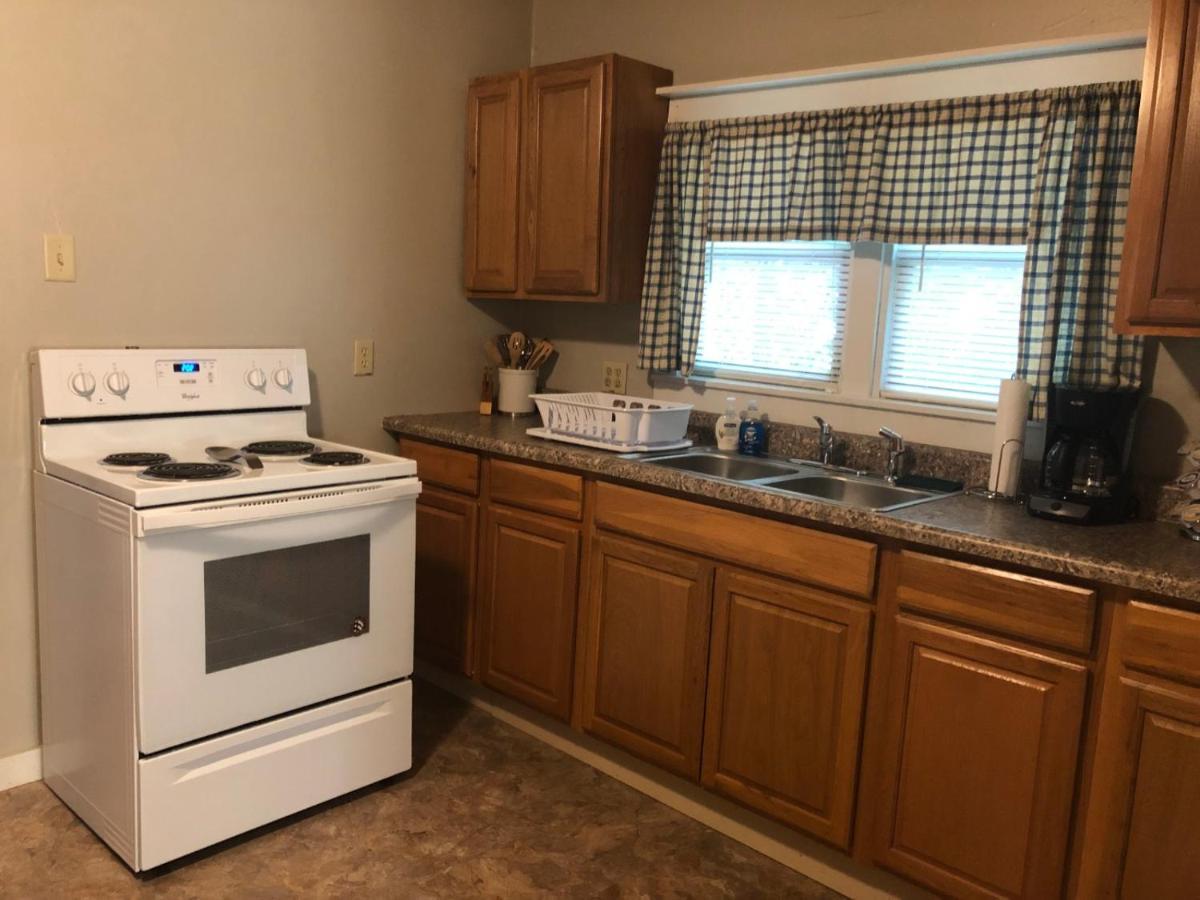 Downtown 2 Bedroom Cottage, Sleeps 6, Walking Distance To Honeywell, Downtown Restaurants, Shopping Wabash Exterior photo